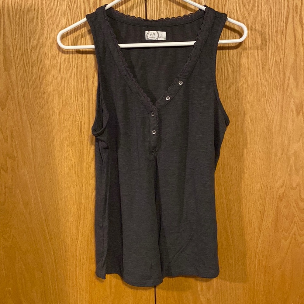 Maurices size large tank never worn
